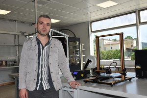 Daniele Cafolla nel Lab. Biomeccatronica Neuromed